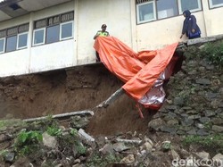 Talud Ambrol, Gedung SD di Banjarnegara Terancam Roboh