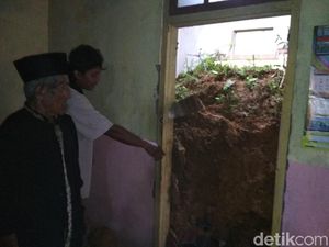 Selamatkan Istri dari Longsor, Ini yang Dilakukan Kakek di Trenggalek
