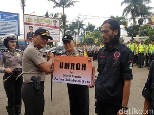 Brigadir Dikri Dapat Hadiah Umrah dari Anggota Polresta Sukabumi Brigadir Dikri Dapat Hadiah Umrah dari Anggota Polresta Sukabumi