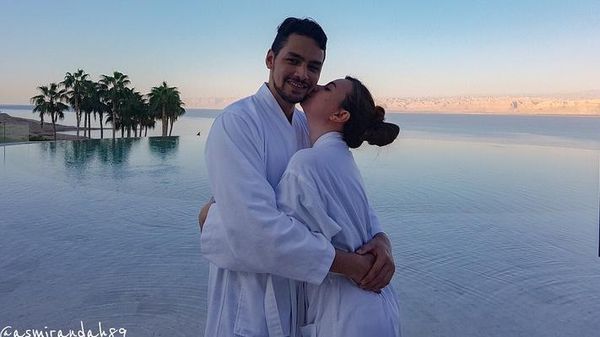 Kemesraan Asmirandah-Jonas Rivanno Bikin Iri!