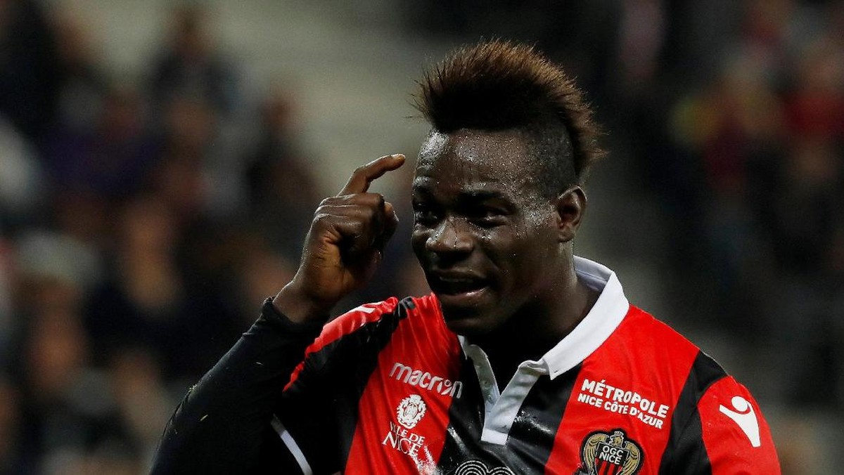 Striker NIce Mario Balotelli kapan lagi dipanggil ke timnas Italia? (Eric Gaillard/Reuters)