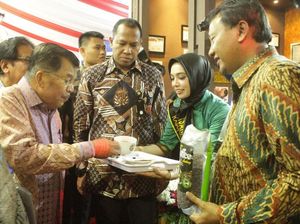 Saat Wapres JK Seruput Kopi Pasuruan: Enak dan Mantab