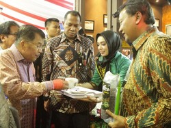 Saat Wapres JK Seruput Kopi Pasuruan: Enak dan Mantab