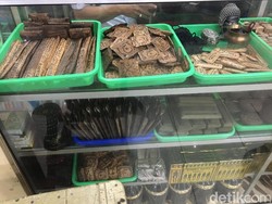 Pakai Jimat Bisa Lolos Tes CPNS? Ini Kata Pedagang Jimat