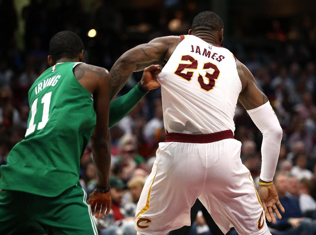Cavs vs Celtics: Aplaus untuk Rivalitas Sehat LeBron-Kyrie Cavs vs Celtics: Aplaus untuk Rivalitas Sehat LeBron-Kyrie