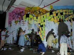 Dancing Queen: Laut, Area Parkir, dan Teater Eksperimen