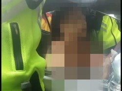 Viral Emak-emak Topless Seruduk Bajaj dan Taksi di Mangga Dua