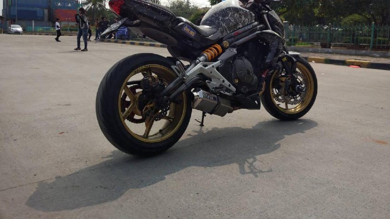 Kawasaki ER6n modif