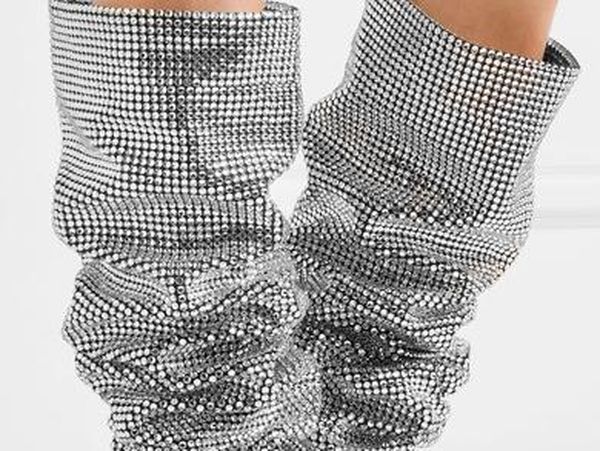 Hot Trend: Gaya Syahrini Sampai Kendall Jenner Pakai Boots YSL Rp 135 Juta