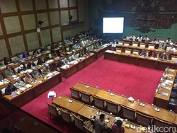 Pemerintah dan DPR 2,5 Jam Rapat Soal Tenaga Honorer, Apa Hasilnya?