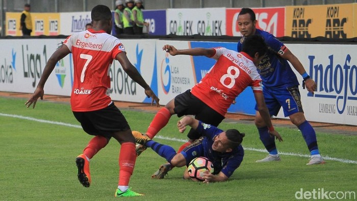 Manajer, Asisten Pelatih, dan Pemain Persib Dihukum Komdis