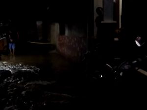 Banjir karena Tanggul Karung Jebol di Jatipadang Mulai Surut