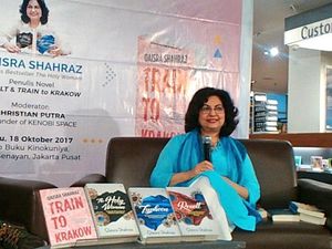 Buku Train to Krakow dan Revolt Qaisra Shahraz Rilis di Jakarta