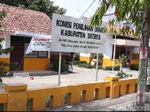 Parpol di Brebes Ambil Copy-an KTP dari Kios Fotocopy hingga Leasing Parpol di Brebes Ambil Copy-an KTP dari Kios Fotocopy hingga Leasing