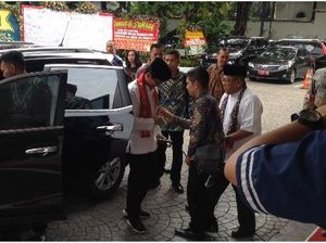 Sandiaga Masih Pakai Sepatu Kets Ngantor di Balai Kota