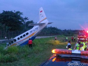Pesawat Asian One Air Tergelincir di Bandara Sentani, Papua Pesawat Asian One Air Tergelincir di Bandara Sentani, Papua