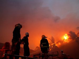 Dahsyatnya Api Melahap Hotel Bersejarah Myanmar