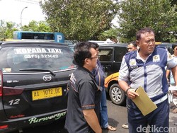 Puluhan Sopir Datangi Dishub Purworejo Tolak Taksi Online