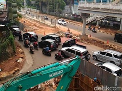 Macet Menggila, Warga Minta Underpass Lebak Bulus Cepat Kelar