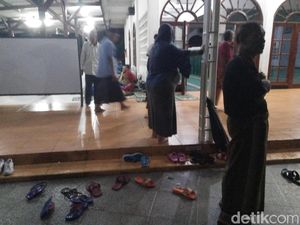40 Orang Mengungsi Akibat Tanggul Karung Jebol di Jatipadang
