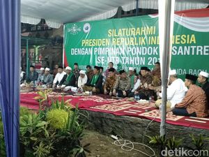 Jokowi Bertanya-tanya tentang Suku Mbojo Jokowi Bertanya-tanya tentang Suku Mbojo