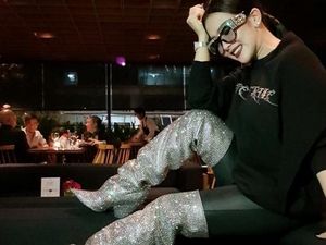 Gaya Mahal Syahrini, Bootsnya Aja Rp 130 Juta Guys!