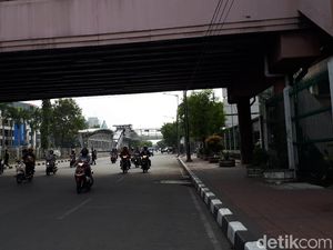 Foto: Di Sini Lokasi Emak-emak Topless Seruduk Bajaj yang Viral