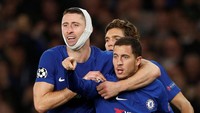 Penampilan Cahill pun terlihat aneh di atas lapangan. Lihat saja foto ini. (Reuters / Eddie Keogh)