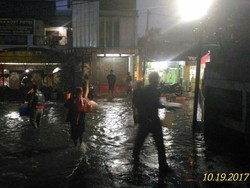 Banjir hingga 70 Cm, Jl Kemang Utara IX Tak Bisa Dilalui