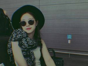 Ada Bungkus Rokok di Foto yang Diunggah, Naeun A PINK Picu Kontroversi