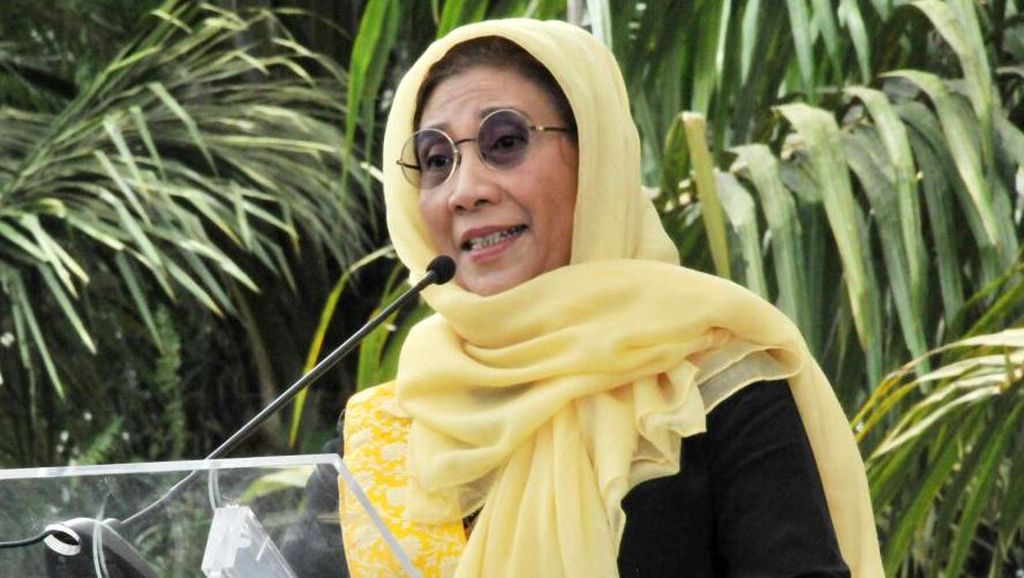 Jilbab Kuning Susi Saat Kuliah Umum di Aceh
