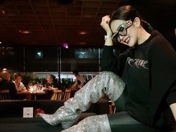 Detail Boots Syahrini Rp 135 Juta: Belinya Harus Waiting List