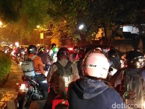 Kemang Utara Banjir, Lalin Macet hingga Kemang Timur