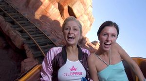 Ekspresi Selebriti Dunia Saat Naik Roller Coaster, Masih Kece Nggak?