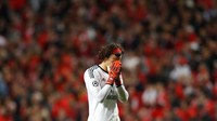 Svilar, yang baru berusia 18 tahun menandai debutnya dengan kesalahan fatal. Kiper Belgia itu menangkap bola tendangan Rashford yang sudah masuk di dalam garis gawang Benfica.  Foto: Carl Recine/Action Images via Reuters