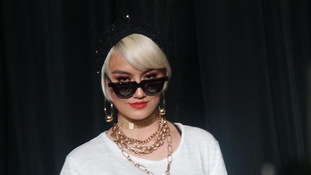 Foto: Gaya Perdana Agnez Mo di Catwalk Tanah Air Usai Dipuji Vogue, Beda? Foto: Gaya Perdana Agnez Mo di Catwalk Tanah Air Usai Dipuji Vogue, Beda?
