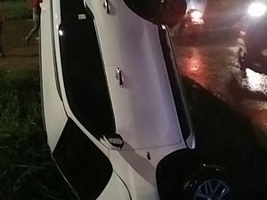 Fortuner Terperosok ke Parit di BKT Fortuner Terperosok ke Parit di BKT