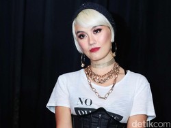 Agnez Mo Susah Cari Makeup yang Cocok untuk Gaya Tomboinya