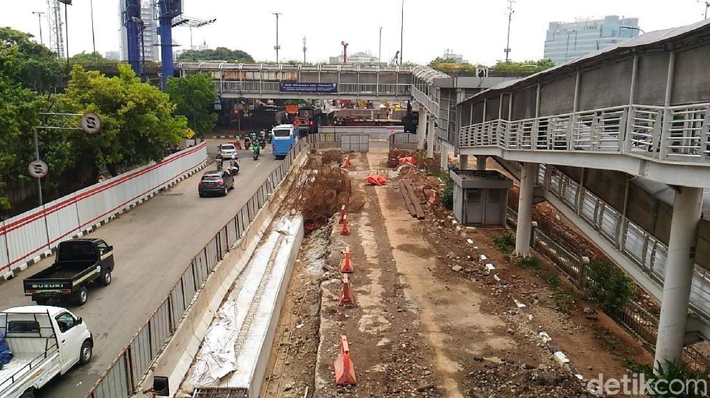 Melihat Lebih Dekat Proyek Underpass Mampang yang Terancam Molor Melihat Lebih Dekat Proyek Underpass Mampang yang Terancam Molor