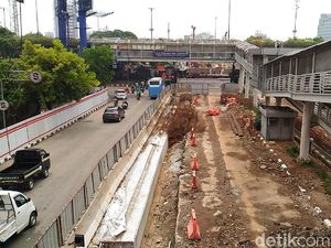 Melihat Lebih Dekat Proyek Underpass Mampang yang Terancam Molor