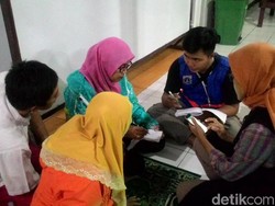Bantuan Pengungsi Banjir Akibat Tanggul Jebol Jatipadang Berdatangan