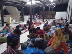 Warga Jatipadang Sudah Minta Tanggul Permanen, tapi Belum Dibangun