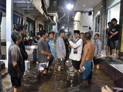 Ke Rumah Warga Cipete yang Tewas, Anies Cek Penanganan Banjir