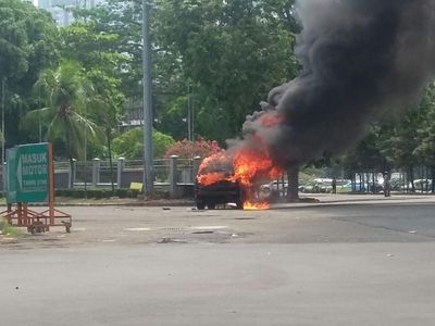 Foto: Asap Membubung dari Latihan Paspampres di Kemayoran