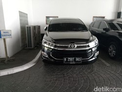 Anies Copot Lampu Strobo di Mobil Dinasnya