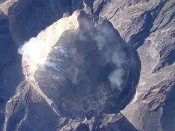 Difoto Pakai Drone, Begini Kondisi Kawah Gunung Agung