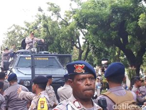 Polisi Imbau Massa Demo 3 Tahun Jokowi-JK di depan Istana Bubar Polisi Imbau Massa Demo 3 Tahun Jokowi-JK di depan Istana Bubar