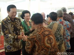 Ribuan Warga Hadiri Kenduri Ageng Mangayubagyo Gubernur DIY