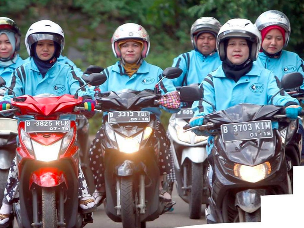 Ojek Wanita Lebih Enak Diajak Curhat Ojek Wanita Lebih Enak Diajak Curhat