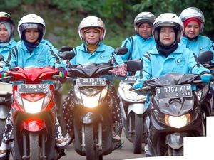 Ojek Wanita Lebih Enak Diajak Curhat Ojek Wanita Lebih Enak Diajak Curhat